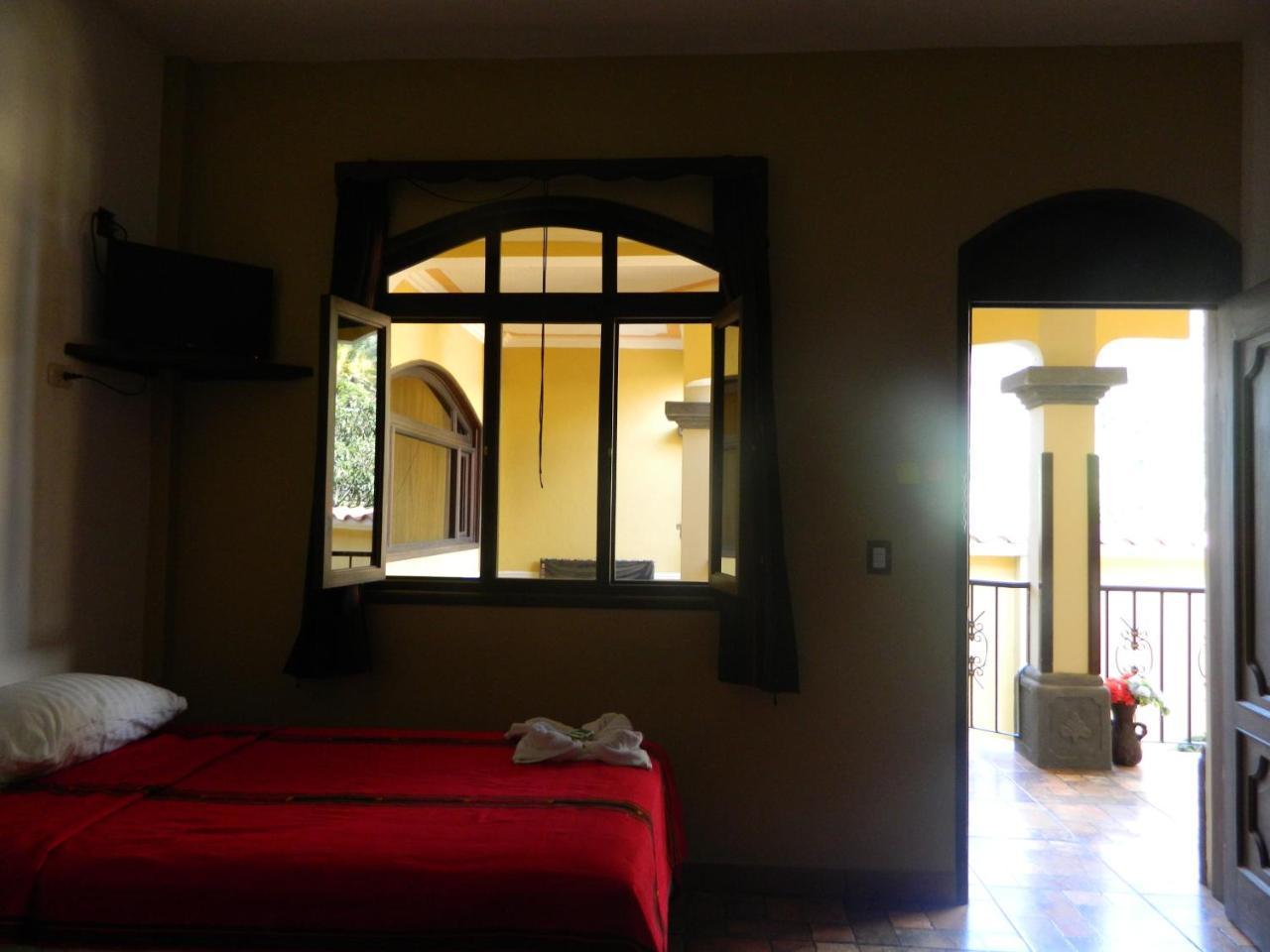 Hotel Villa Los Arcos Panajachel Buitenkant foto